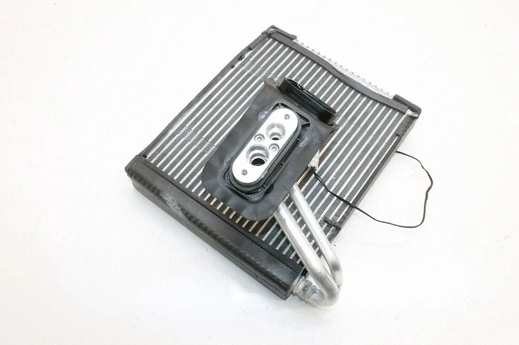 Kliimaseadme jahutusradiaator (kondensaator)