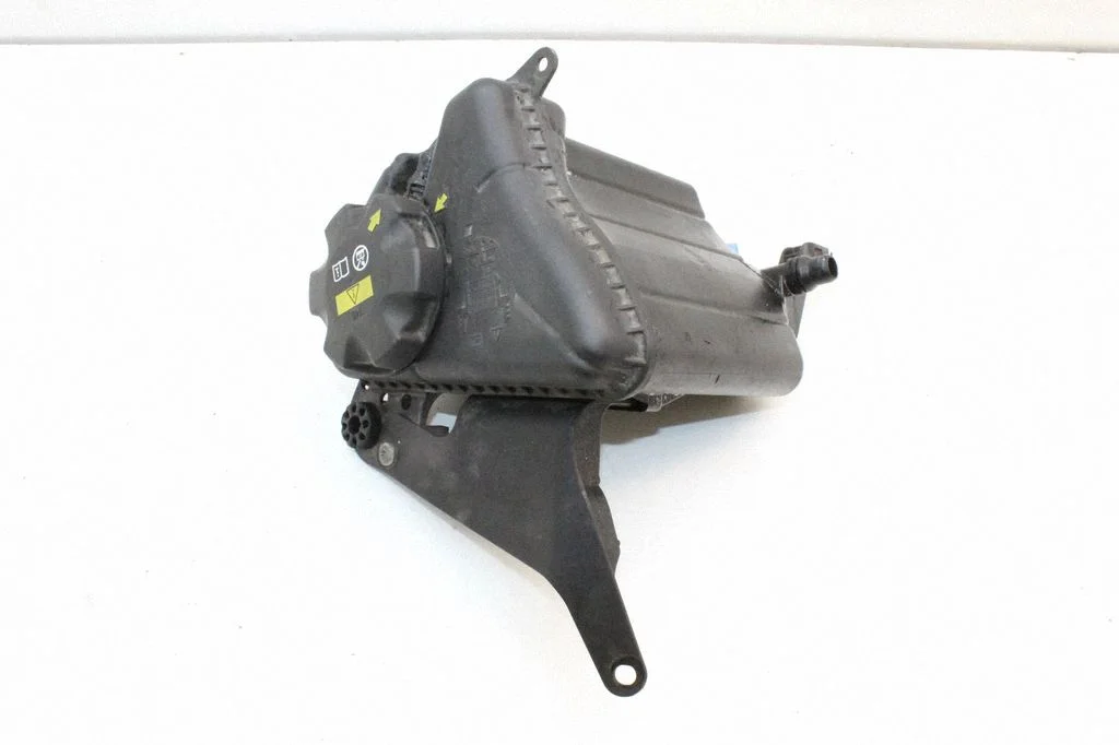 Coolant expansion tank/reservoir – BMW 7 Series F01 F02 F03 F04 (2008-2016)