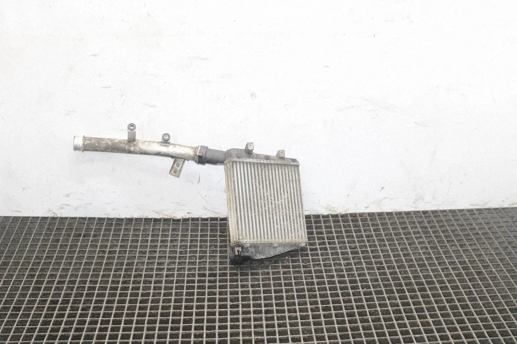 Vahejahuti radiaator 7L0117339