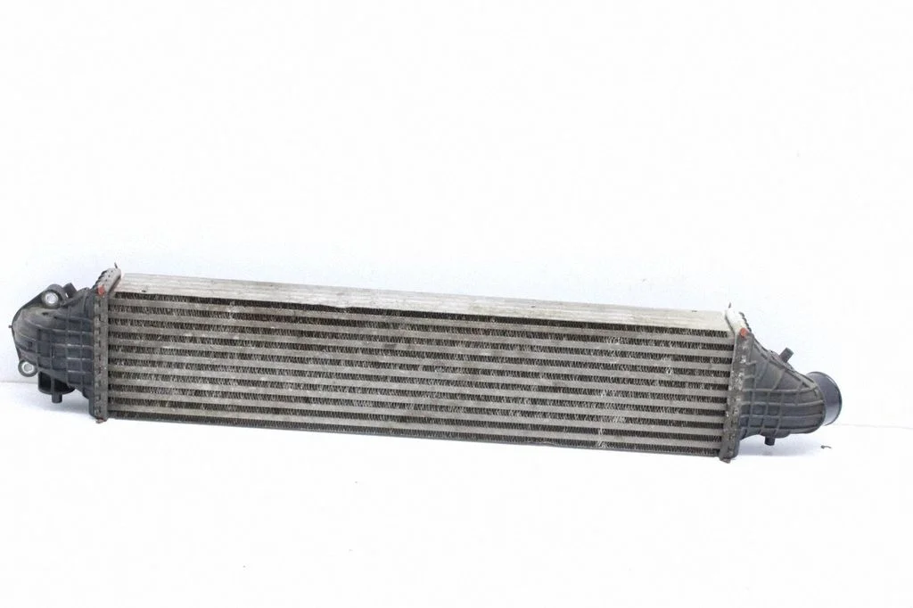 Vahejahuti radiaator