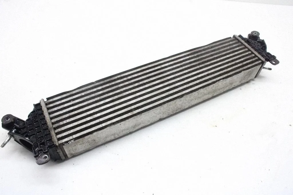 Vahejahuti radiaator