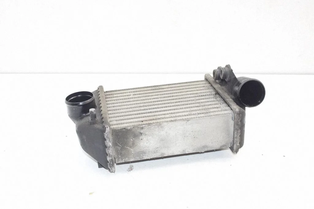 Vahejahuti radiaator 078145805D