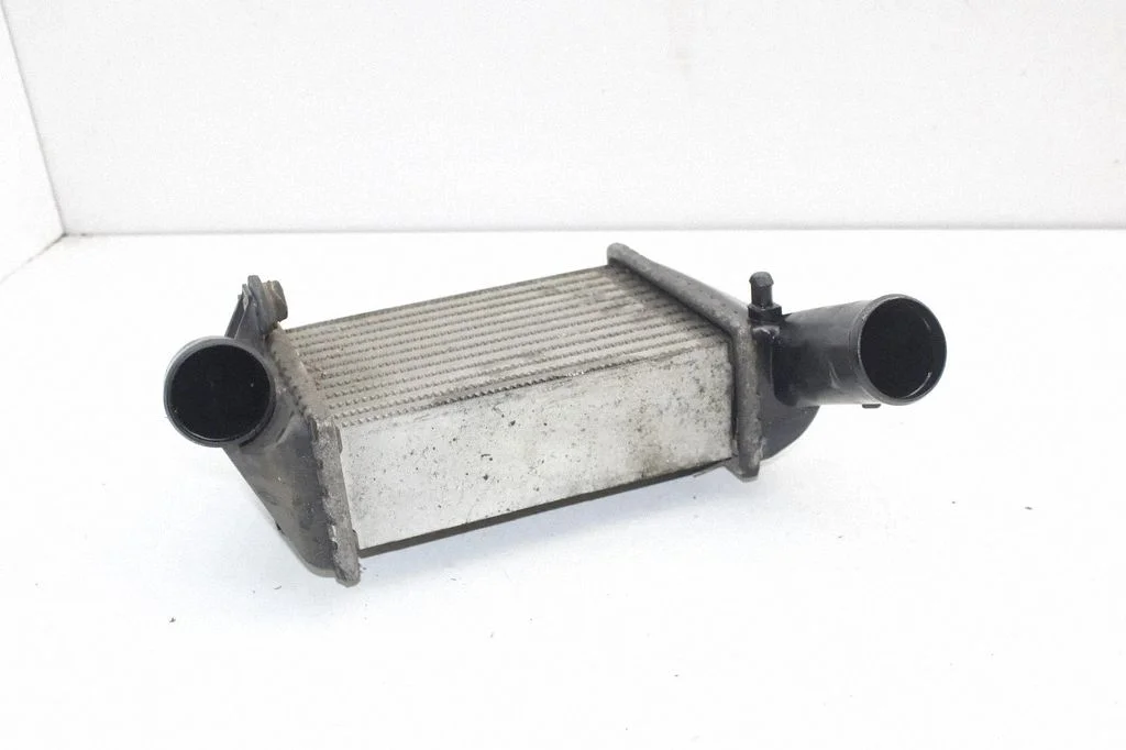 Vahejahuti radiaator 078145806D