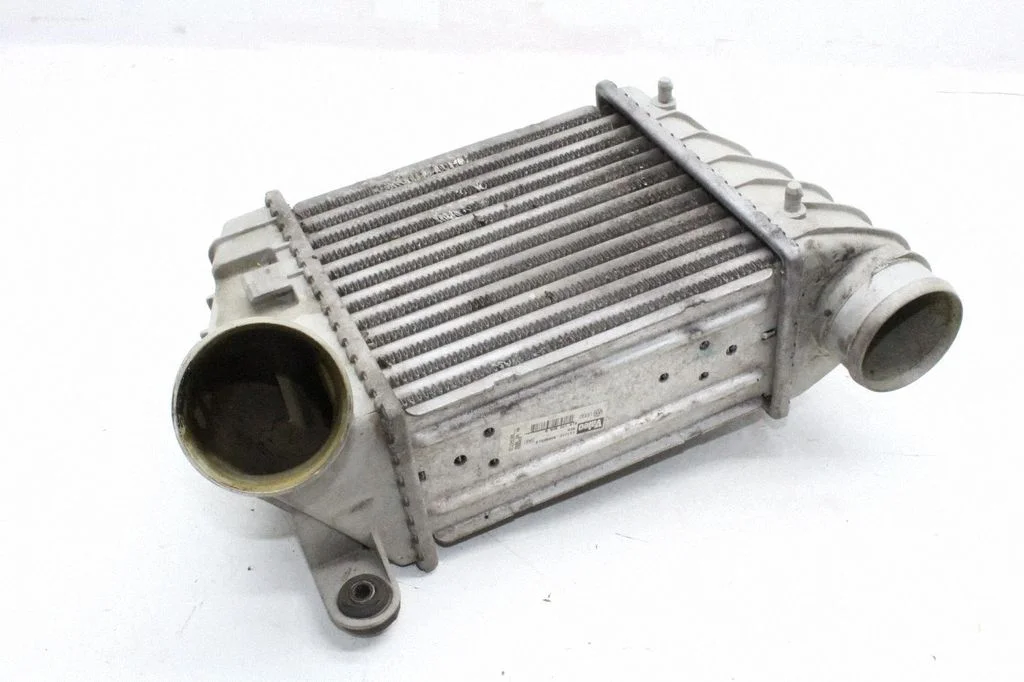 Vahejahuti radiaator 8L9145806B