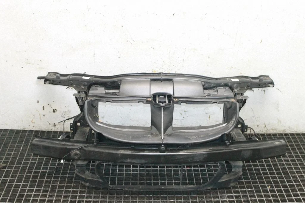 Radiaatori tugipaneel – BMW 3-seeria E90 E91 (2005-2012)