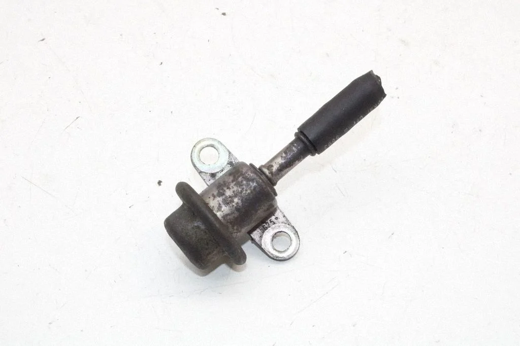 Fuel pressure regulator – Nissan 350Z (2002-2009)