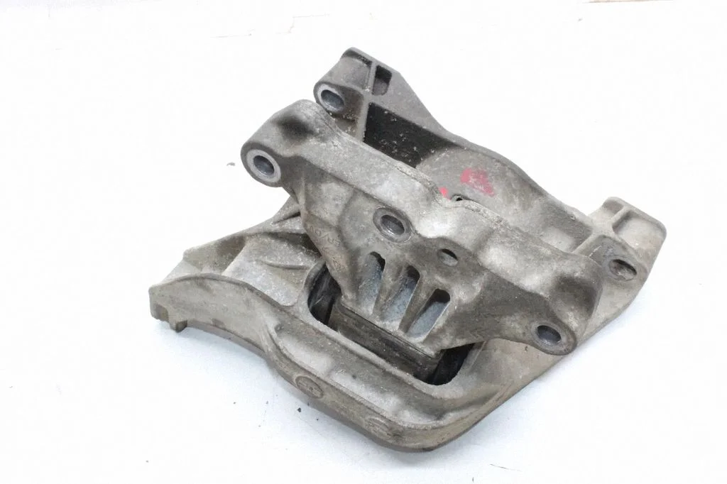 Engine mount bracket 4A103720