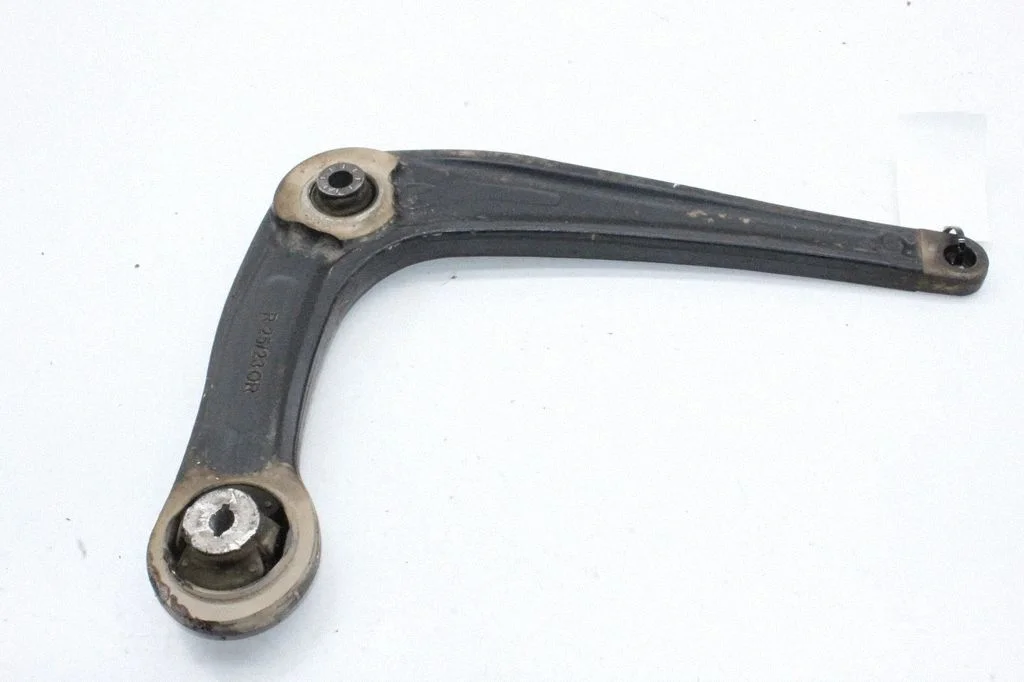 Front lower control arm/wishbone – right