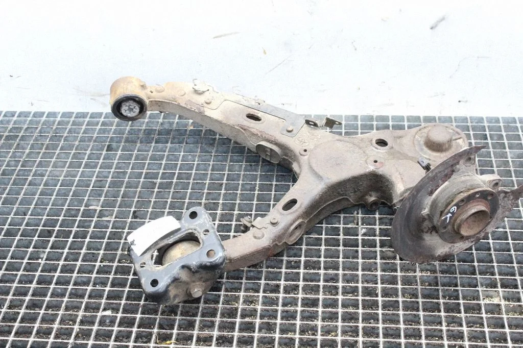 Rear wheel hub – left