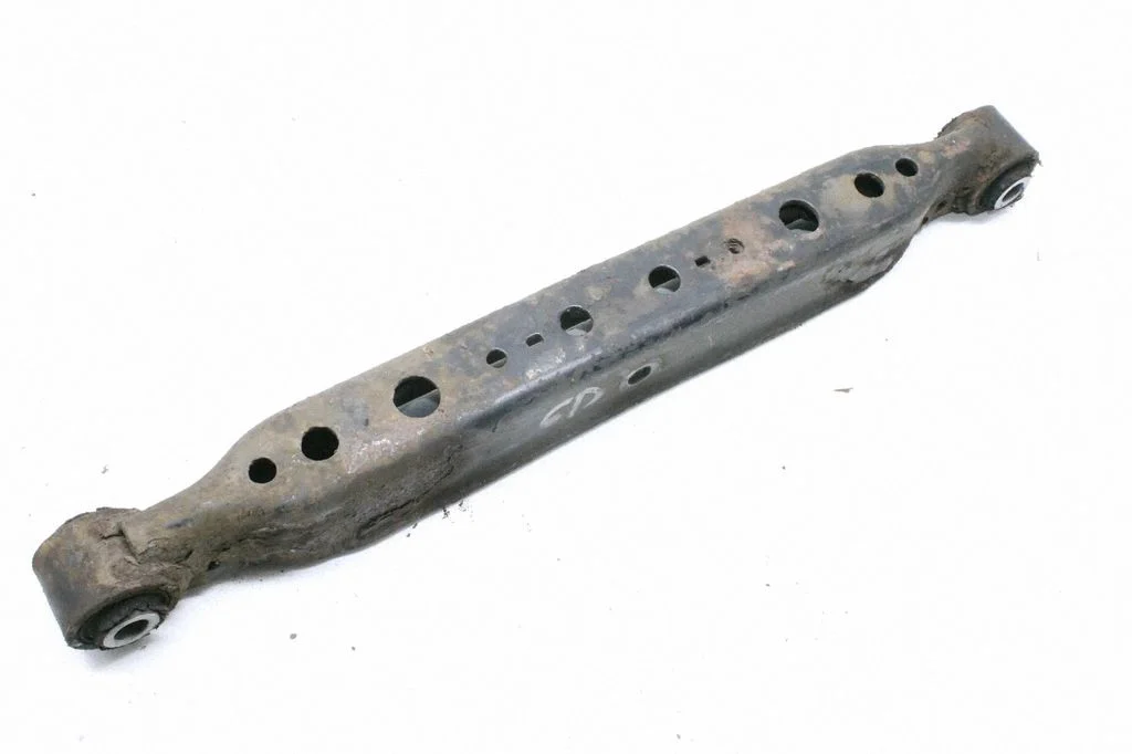 Tagumine ülemine õõtshoob – parem