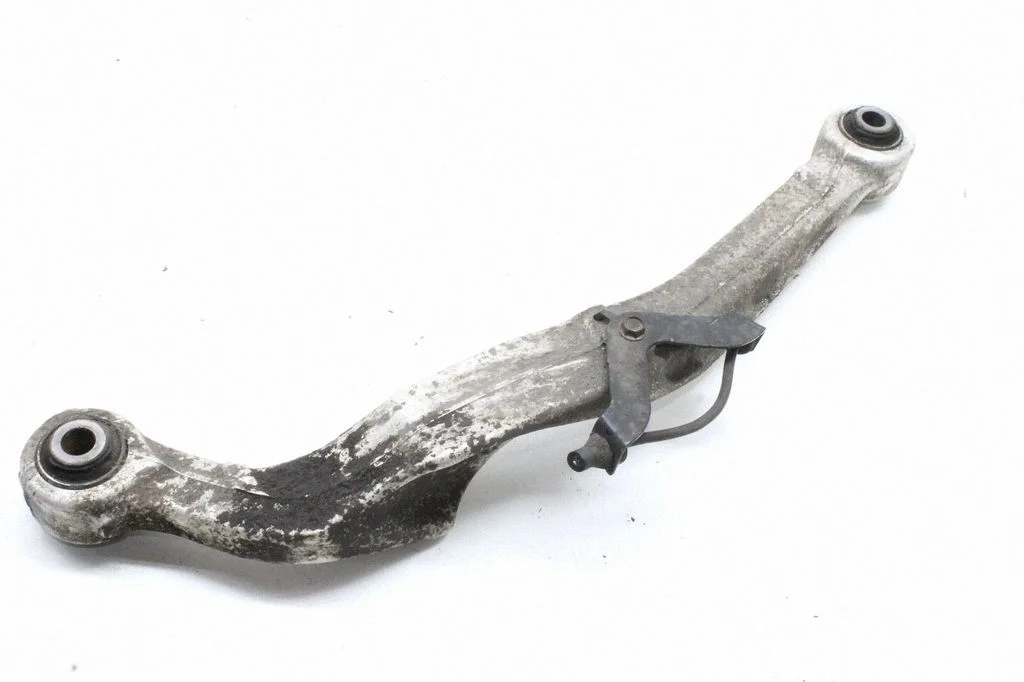 Tagumine ülemine õõtshoob – parem