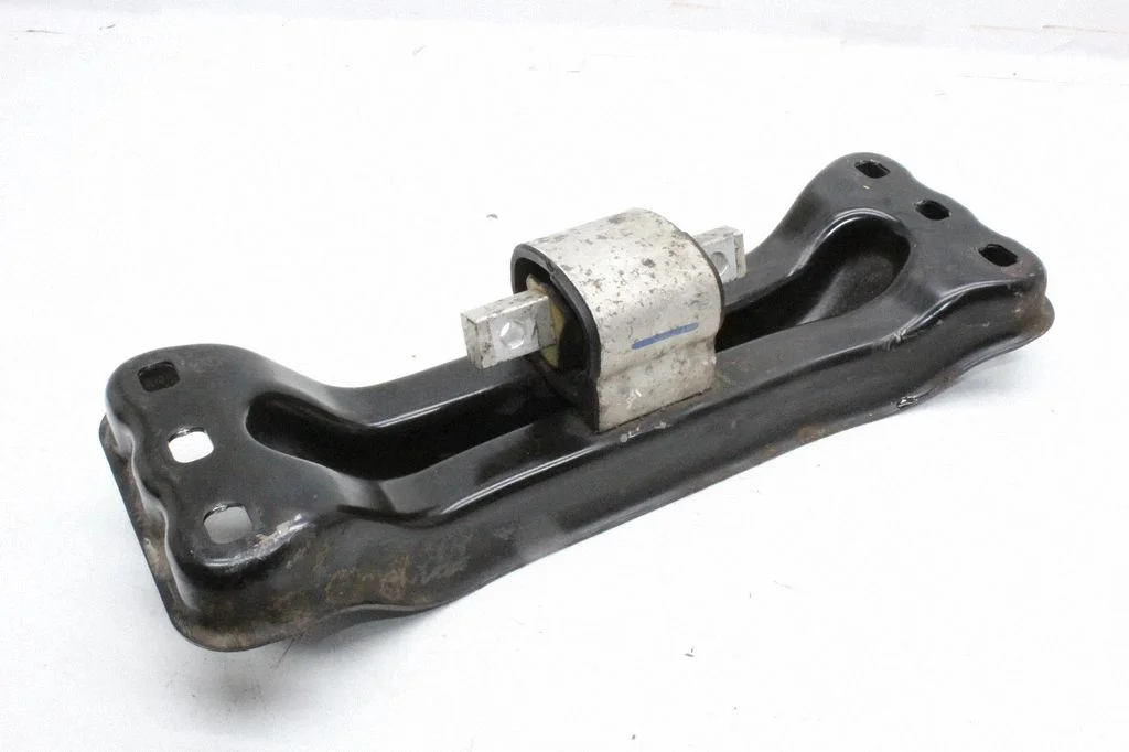 Gearbox mounting bracket A2052421101