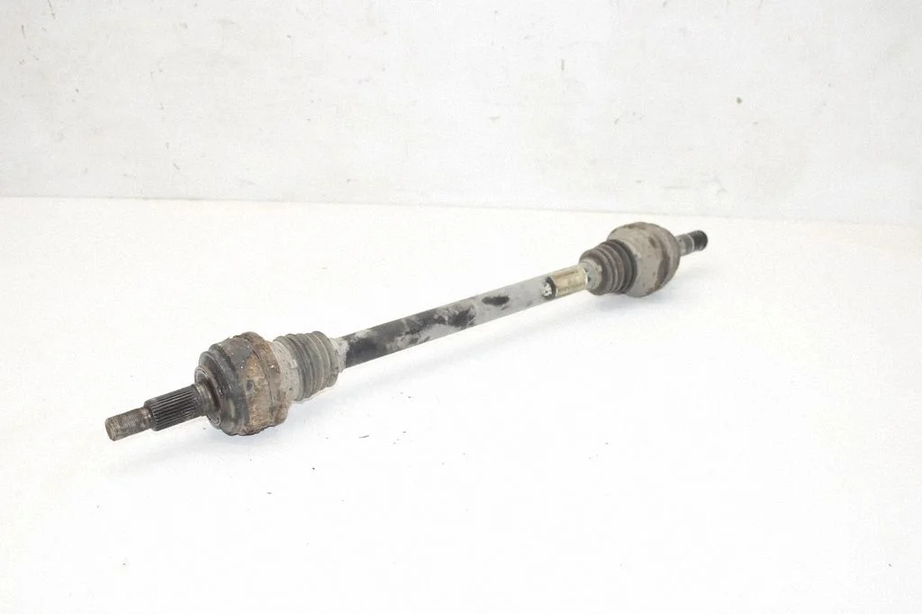 Tagumine pooltelg 7P0501201G
