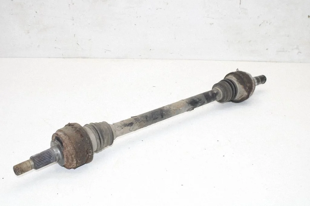 Tagumine pooltelg 7P0501201G