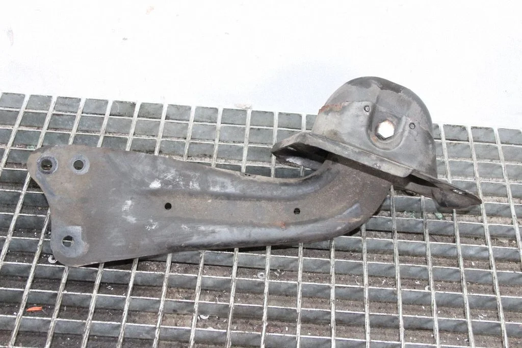 Tagumine ülemine õõtshoob – Audi A3 S3 8P (2003-2012)