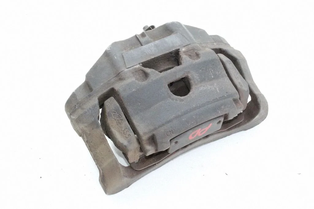 Front brake caliper – right