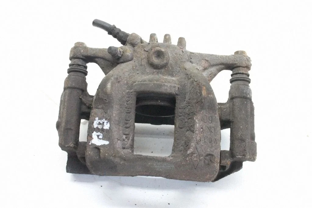 Front brake caliper – right
