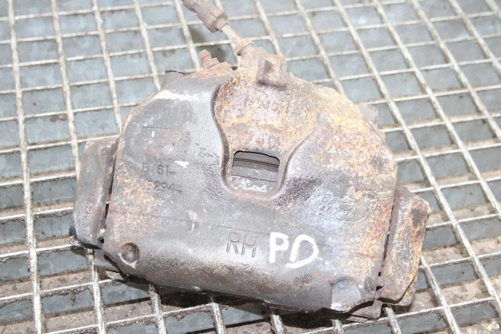 Front brake caliper – right