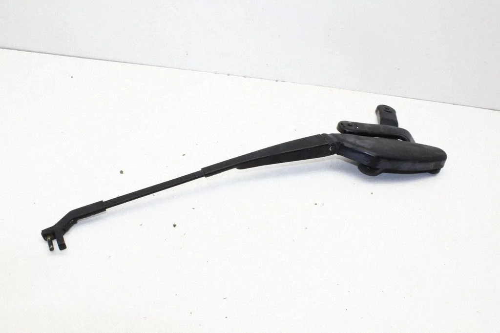 Front wiper blade arm A2118200744