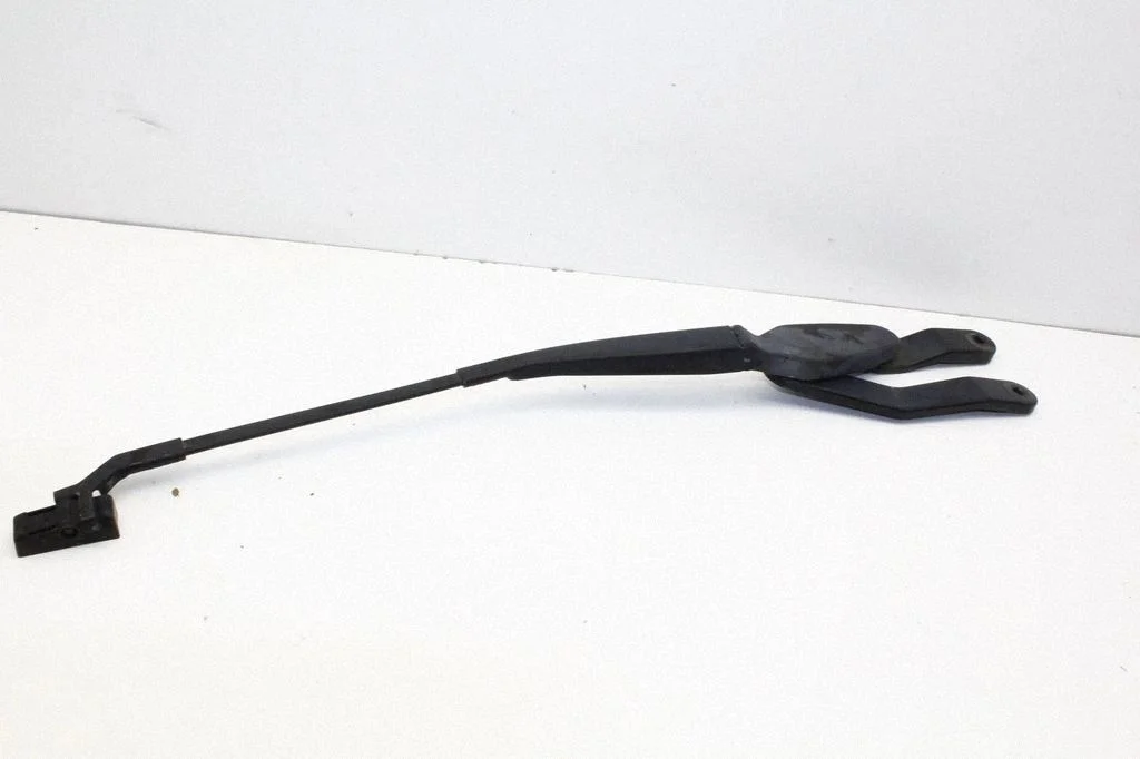 Front wiper blade arm A2128201044