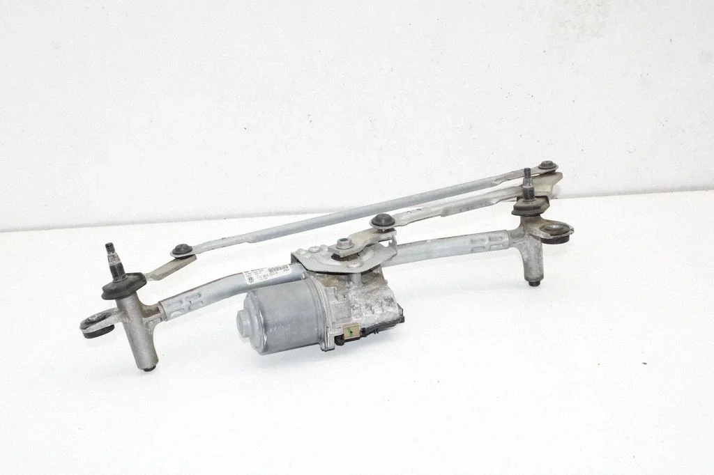 Front wiper linkage and motor 11C955023A