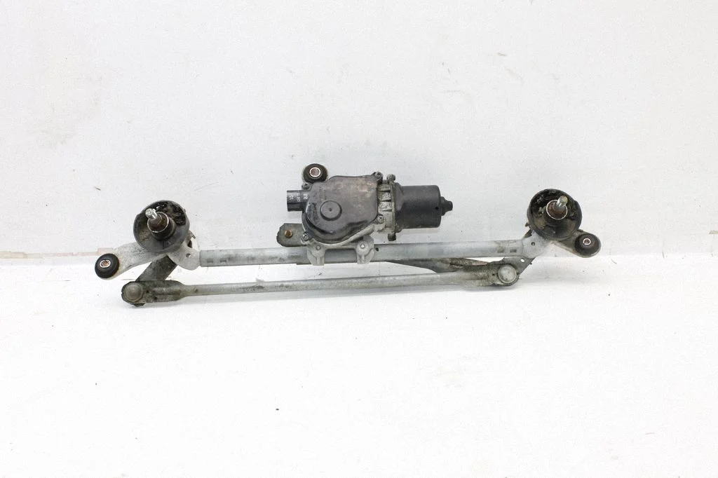 Front wiper linkage and motor