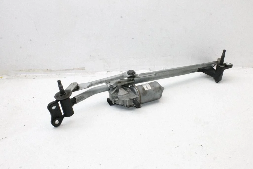 Front wiper linkage and motor – Land Rover Range Rover Evoque L538 (2011-2018)