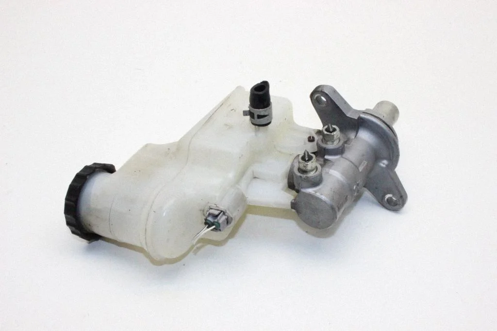 Master brake cylinder