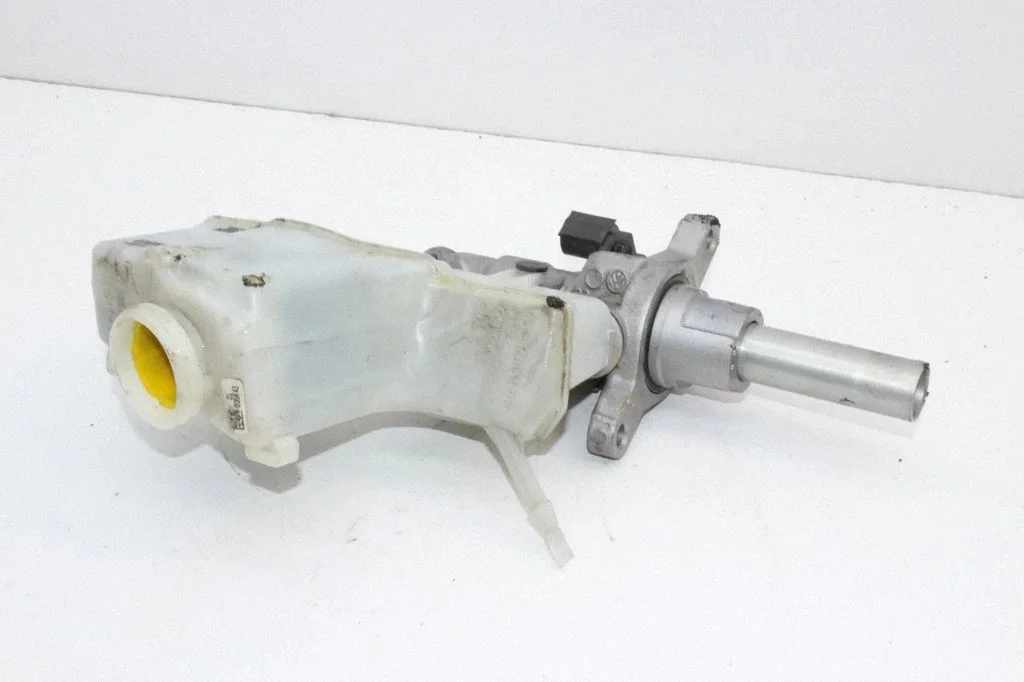 Master brake cylinder