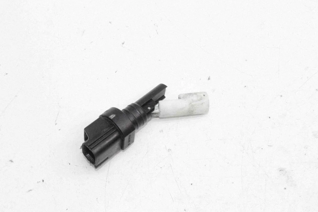 Windshield washer fluid level sensor