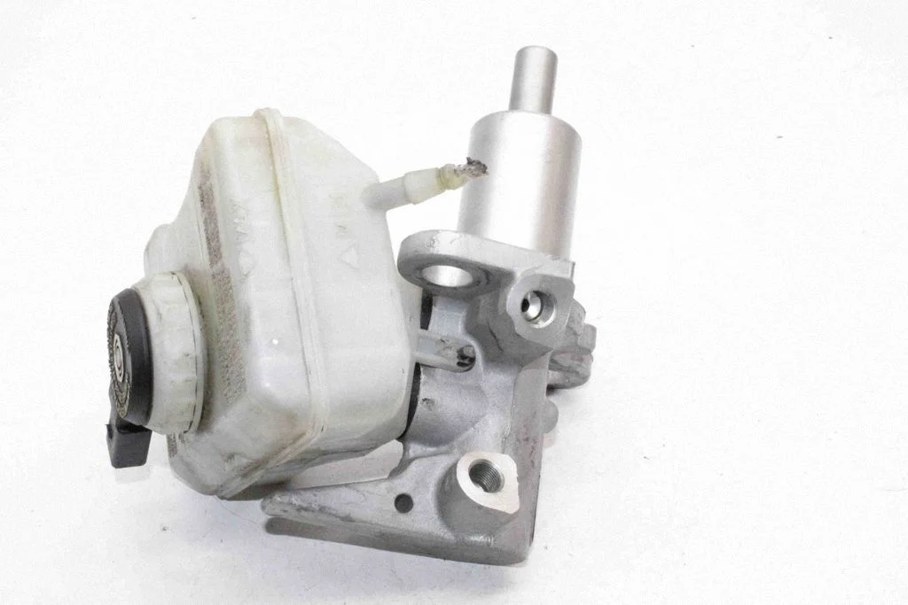 Master brake cylinder