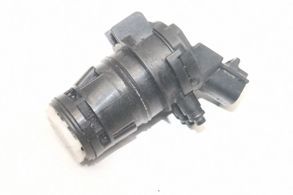 Klaasipesuvedeliku pump (klaaside) – Mazda 5 (2010-2016)