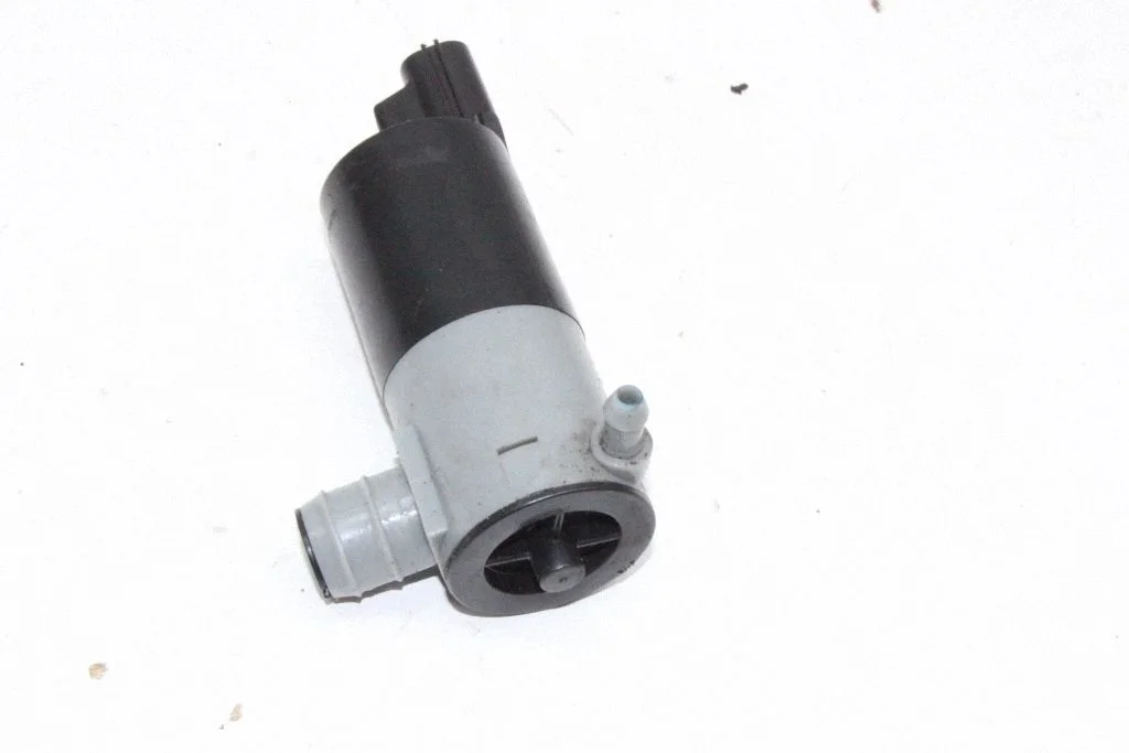 Windscreen/windshield washer pump – Volvo V40 (2012-2019)