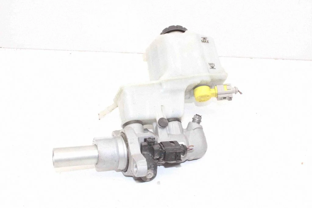 Master brake cylinder