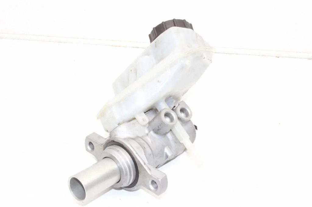 Master brake cylinder