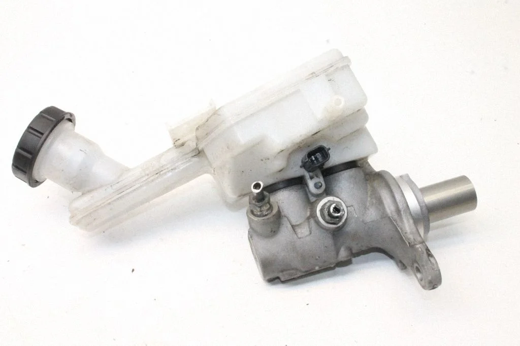 Master brake cylinder