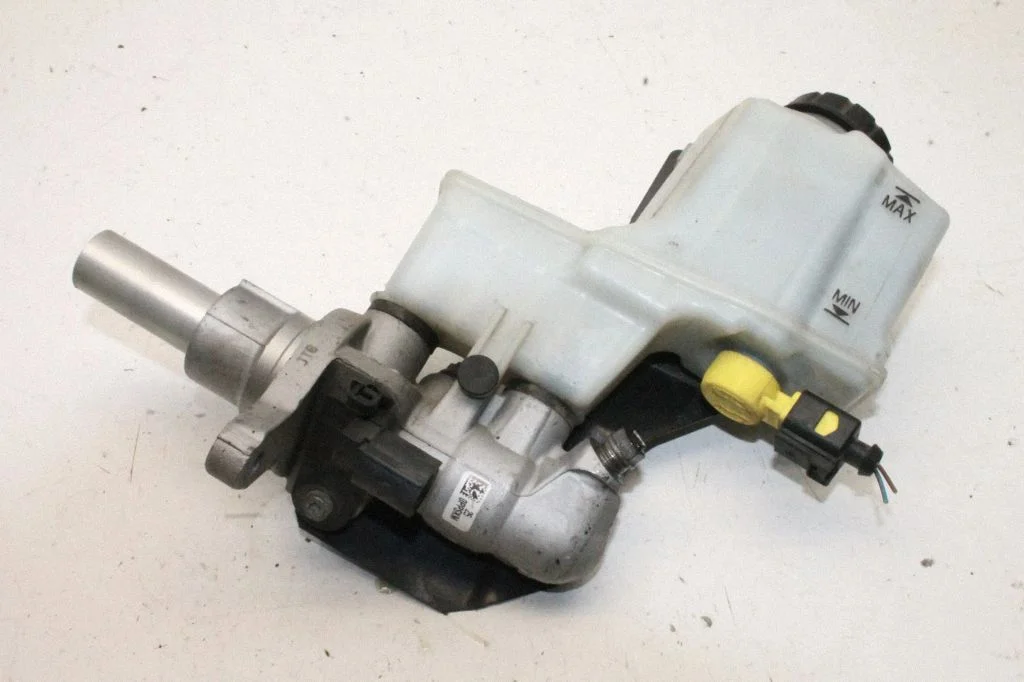 Master brake cylinder