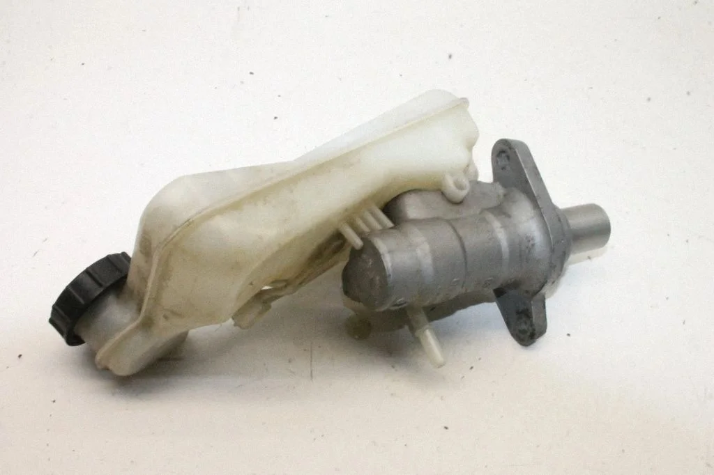 Master brake cylinder