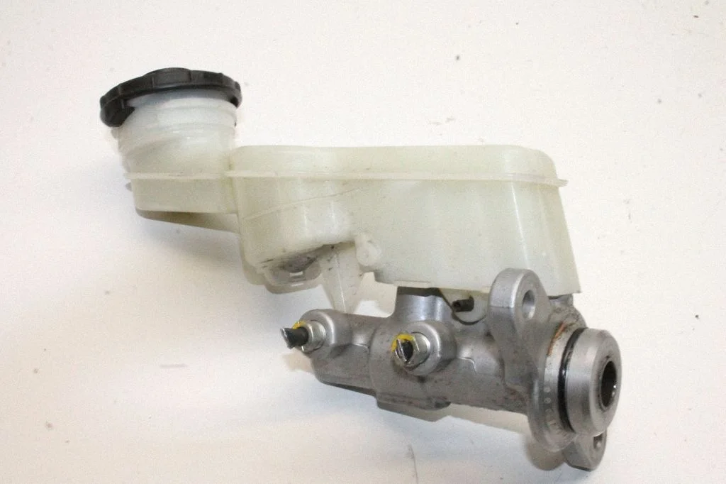 Master brake cylinder