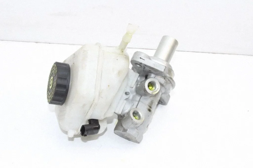 Master brake cylinder