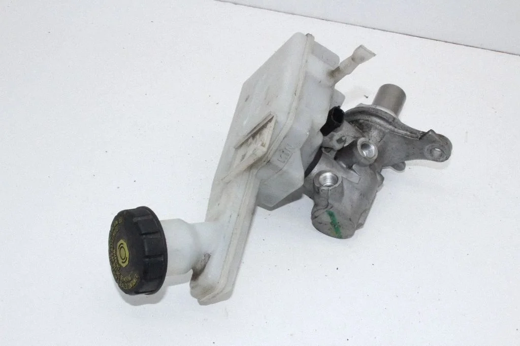 Master brake cylinder