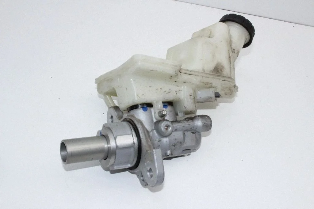 Master brake cylinder