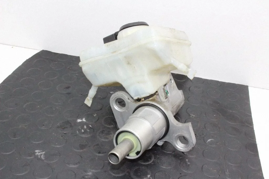 Master brake cylinder