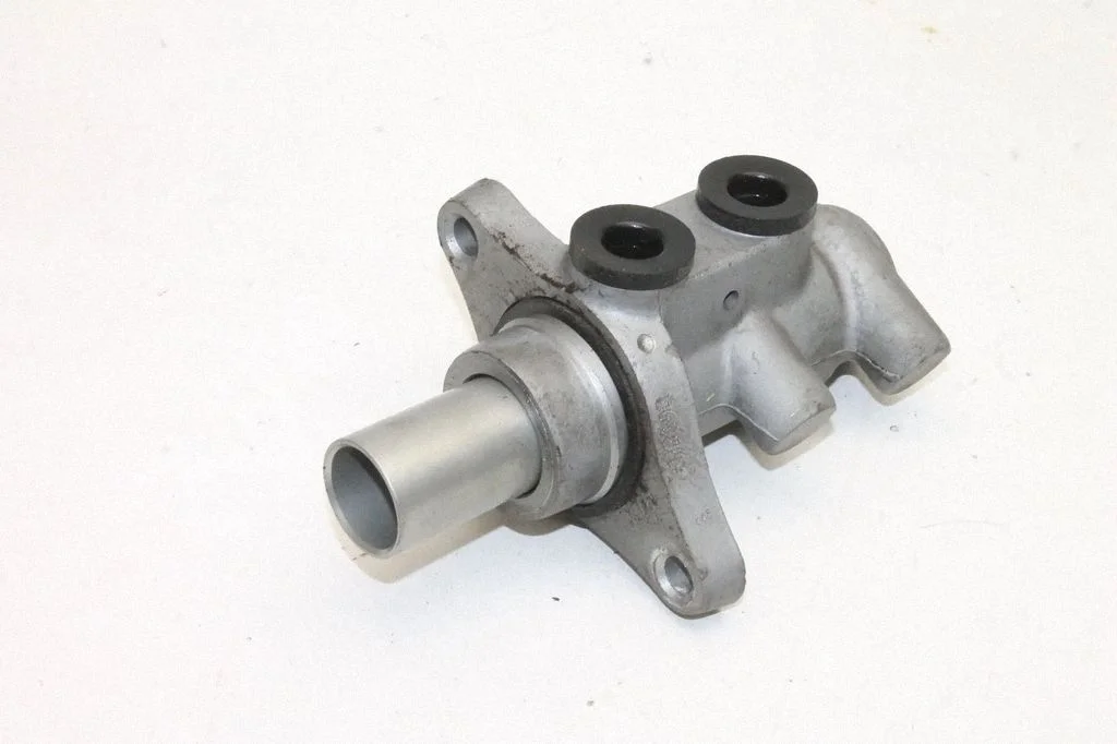 Master brake cylinder