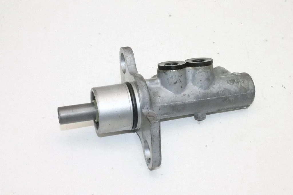 Master brake cylinder