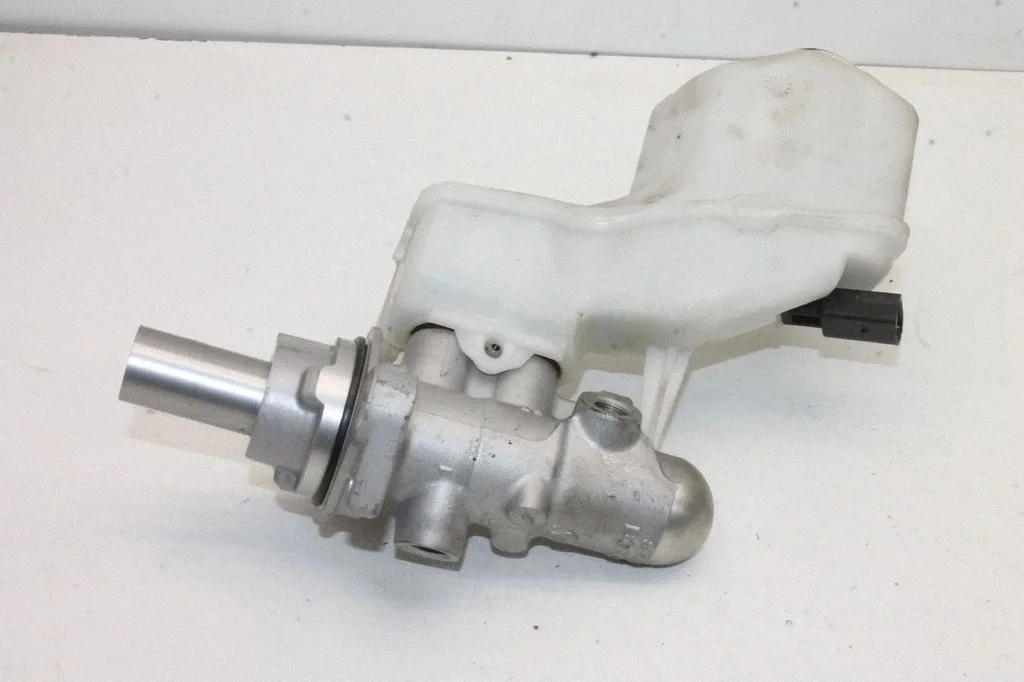 Master brake cylinder 3Q2614019B