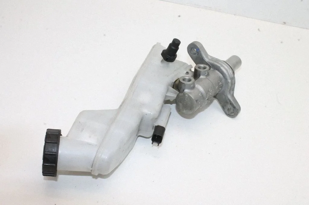 Master brake cylinder