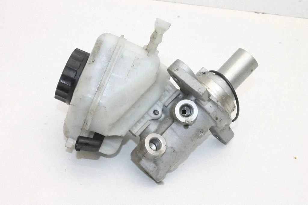 Master brake cylinder