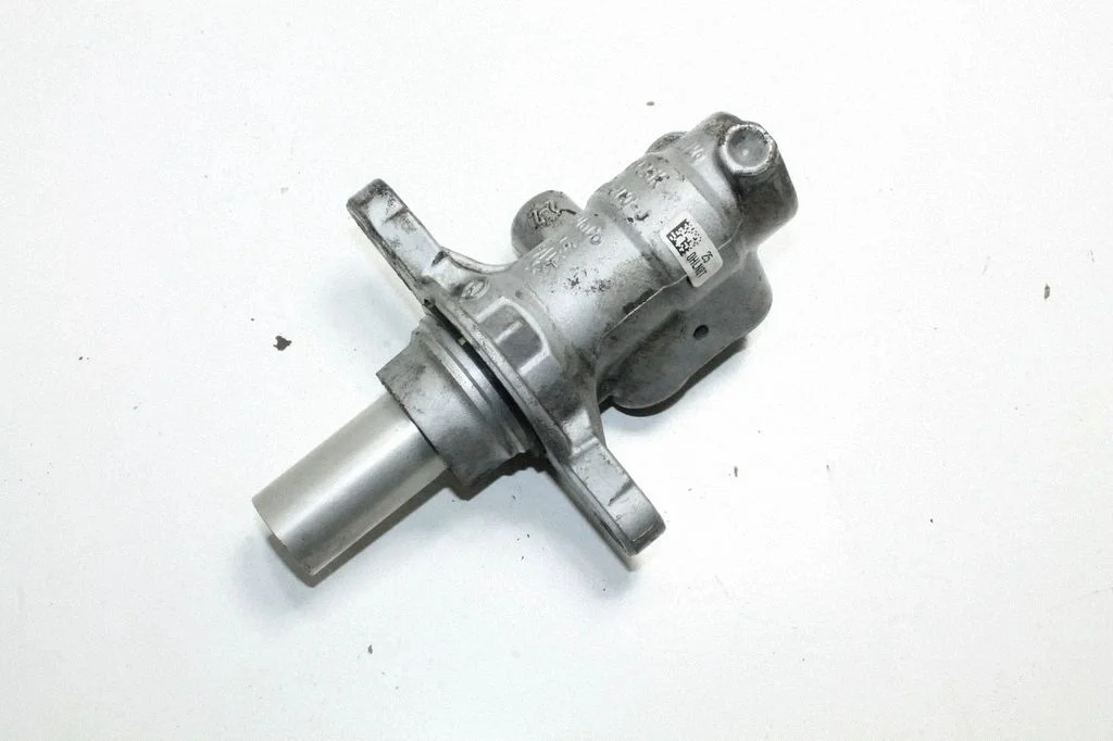 Master brake cylinder