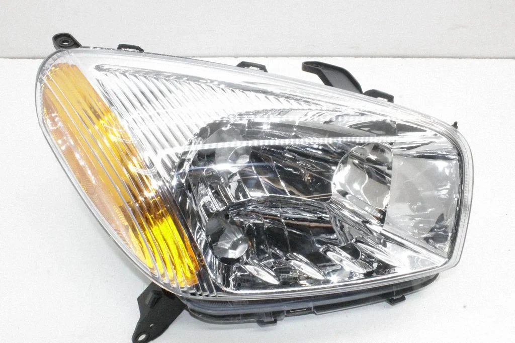Reflektor – Toyota RAV 4 (XA20) (2000-2005)